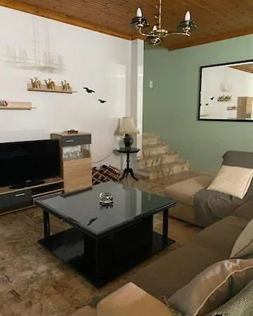 Myrto كيوبارِسِيا